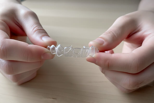 割れたアライナー